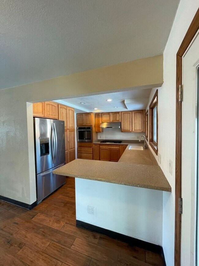Building Photo - Updated home
