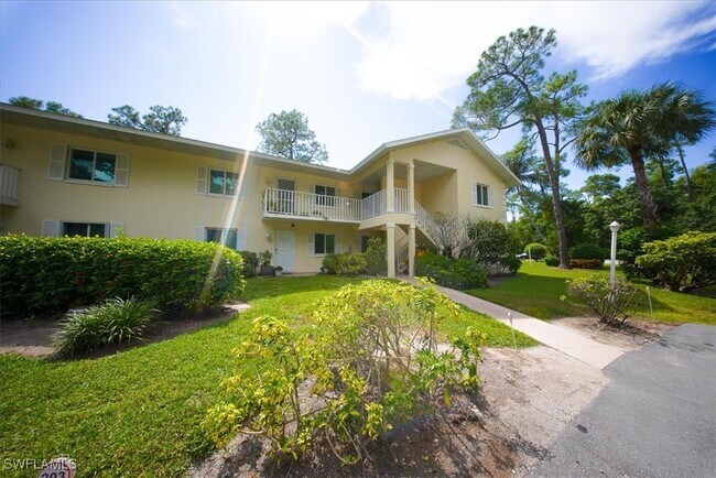 Foto del edificio - 230 Timber Lake Cir