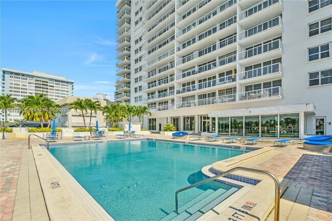 Building Photo - 5750 Collins Ave