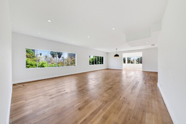 Foto del edificio - 339 N Oakhurst Dr