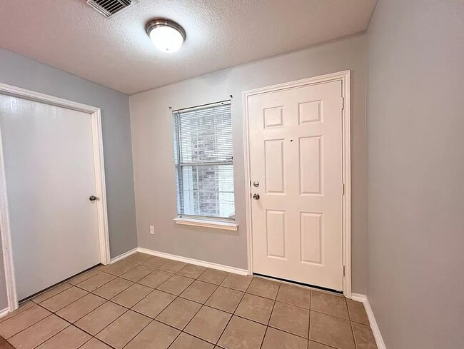 Building Photo - 4722 Cypress Dawn Ln