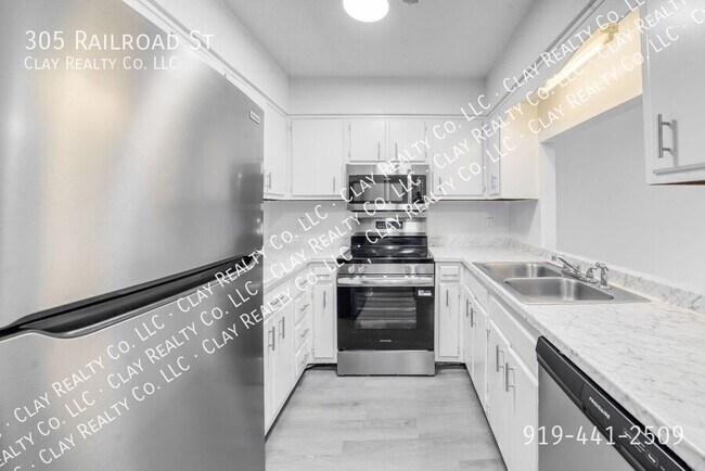 Foto del edificio - 305 Railroad St