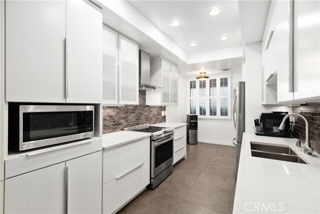 Building Photo - 141 S Linden Dr