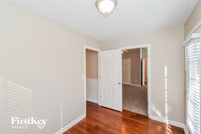 Building Photo - 5125 Woodmond Dr