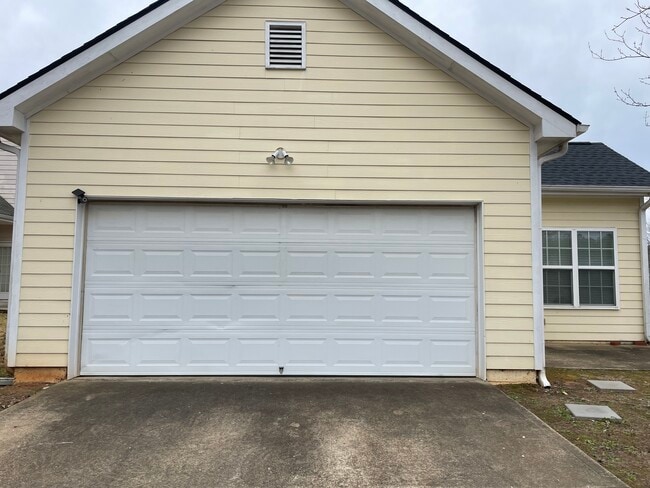 Building Photo - 6109 Park Close
