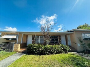 Building Photo - 1225 SW 11th Ave