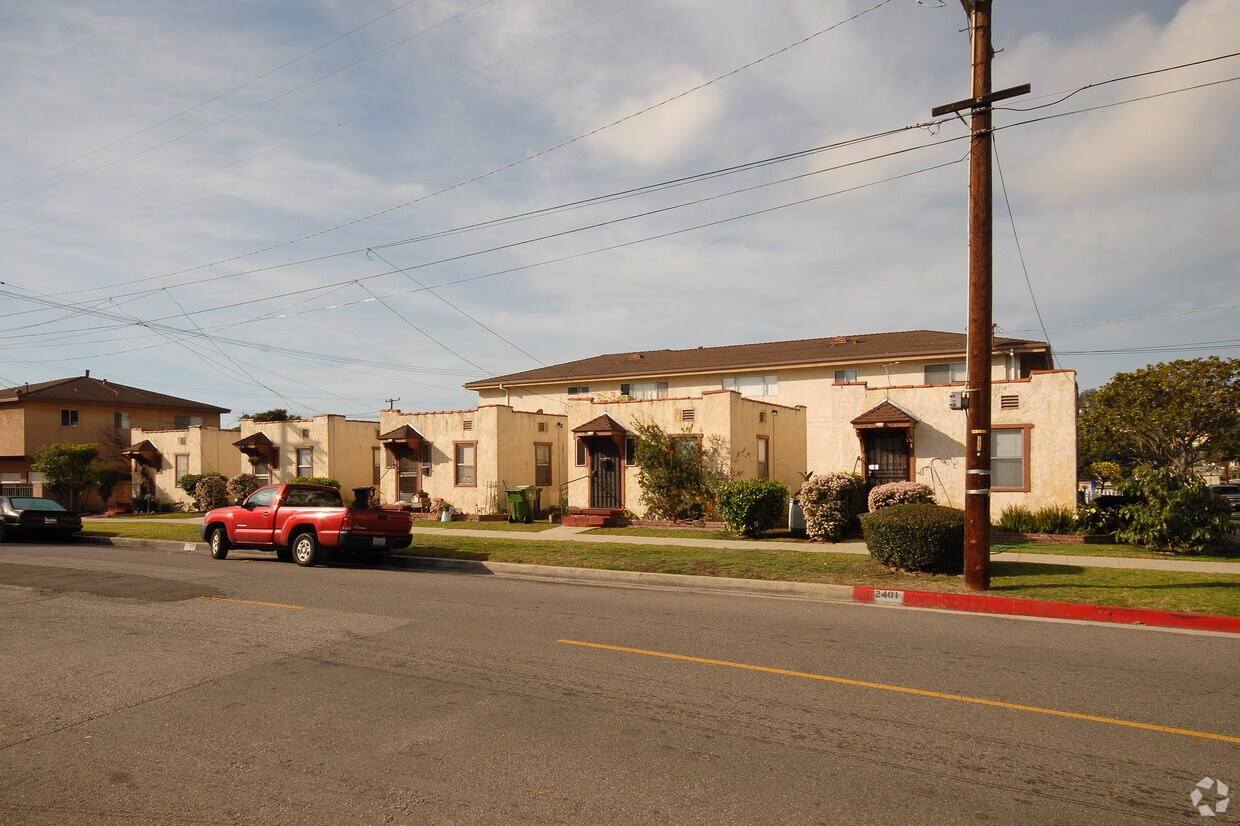 Primary Photo - 2401-2407 S Leland St