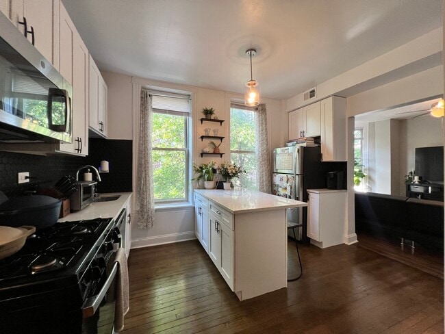 Foto del edificio - 2258 N Kimball Ave
