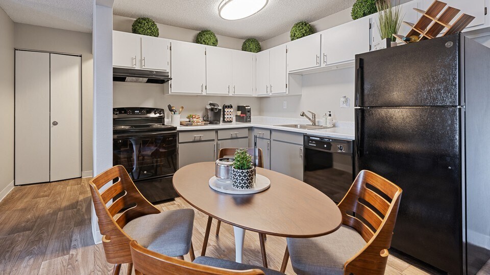 ReNew at Neill Lake Apartments Eden Prairie, MN