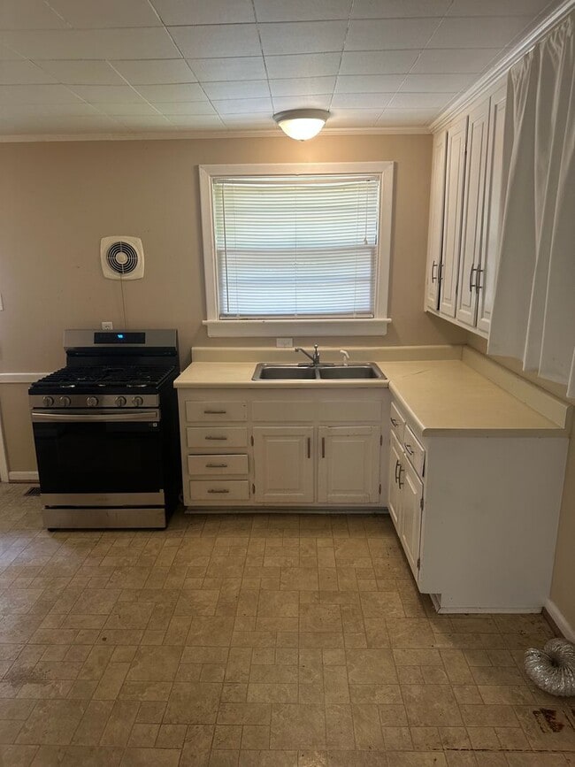 Building Photo - 3 bed/1bath