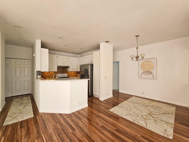 Building Photo - 440 Navaro Pl