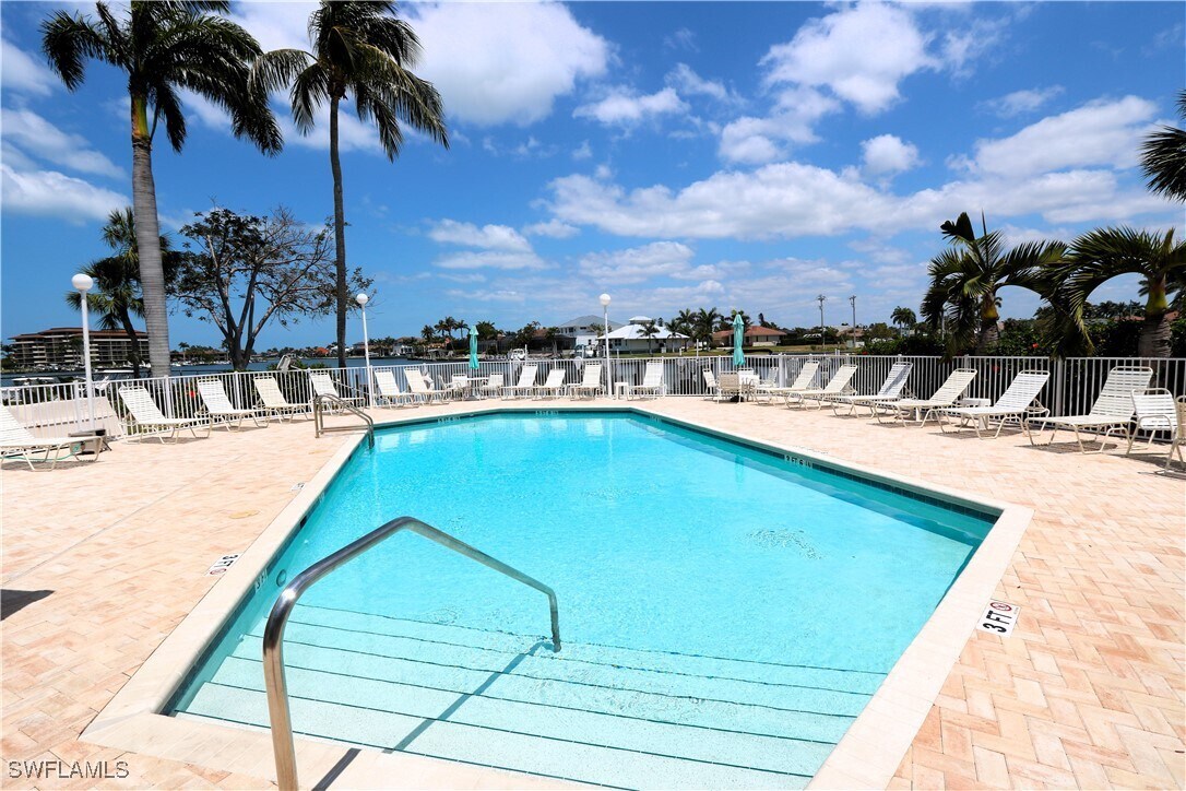 Foto principal - 270 N Collier Blvd