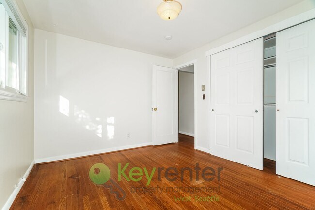 Foto del edificio - Stylish Three Bedroom Retreat with fully fenced yard and storage!