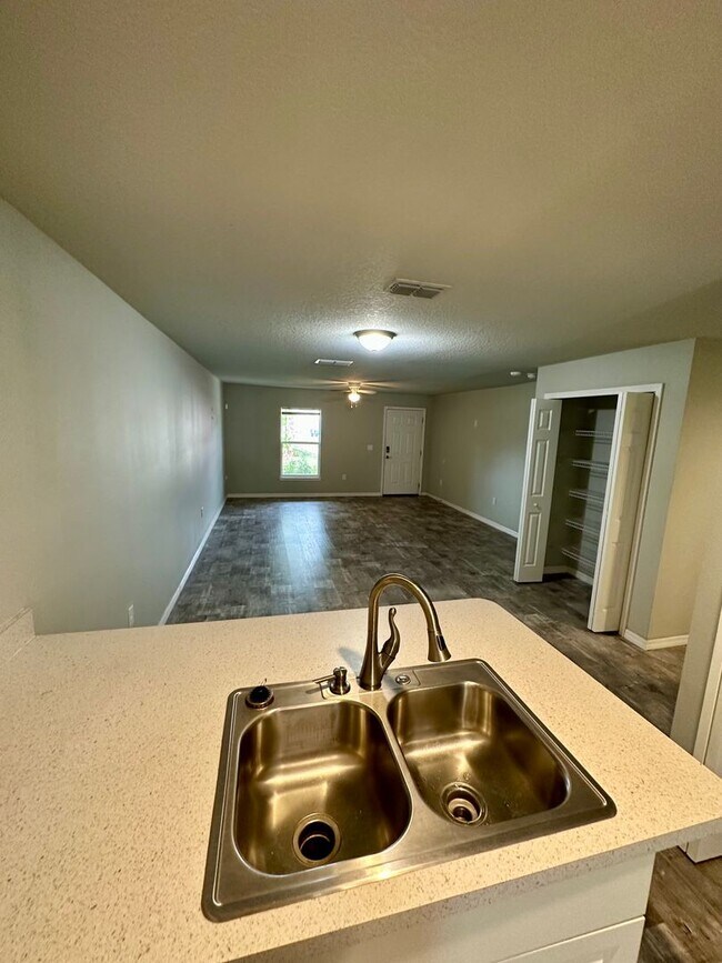 Foto del edificio - 2027-2029 Guava Dr