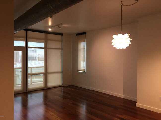 Building Photo - 310 S 4th St