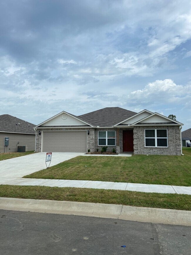 Building Photo - *Pre-Leasing* | Four Bedroom | Two Bath Ho...