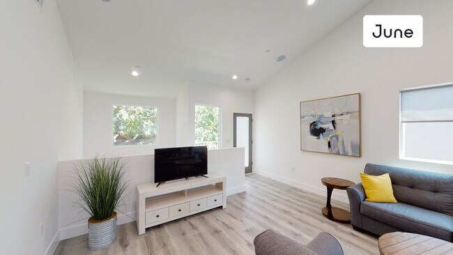Building Photo - 564312 Auckland Avenue