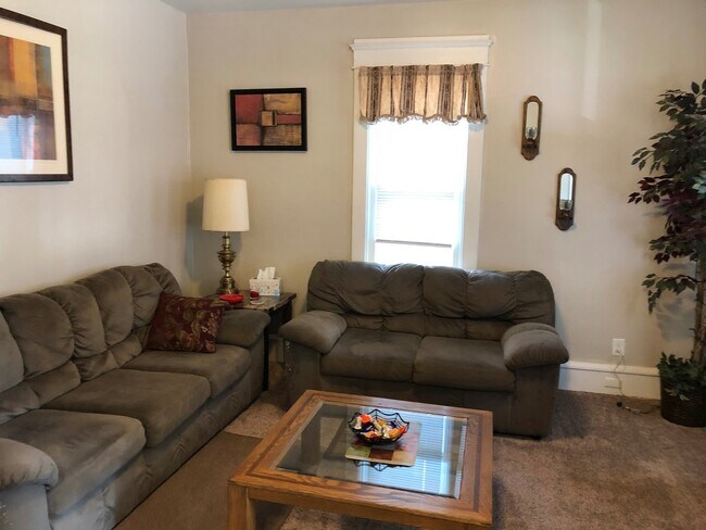 Foto del edificio - Cute 2 Bedroom house with a garage for ren...
