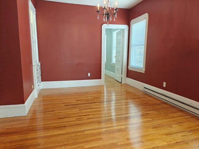 Comedor - 33 Hawthorne St