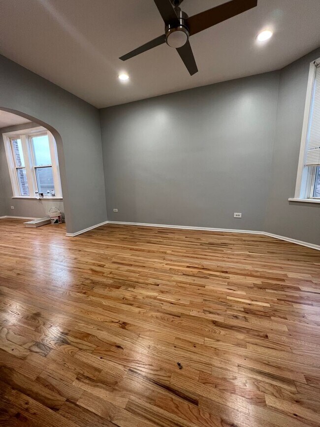 Foto del edificio - 1355 S Springfield Ave