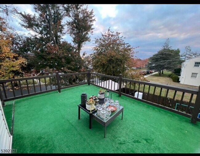 Foto del edificio - 2505 Girard Pl