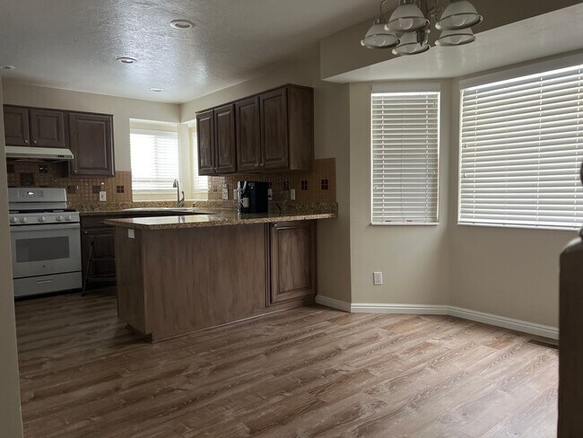 Foto del edificio - Spacious 5BR House in Kaysville