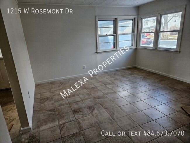 Foto del edificio - 1215 W Rosemont Dr