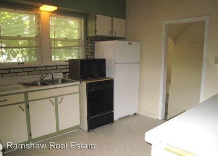 Building Photo - 3 br, 2 bath Apartment - 806 W. Stoughton St.