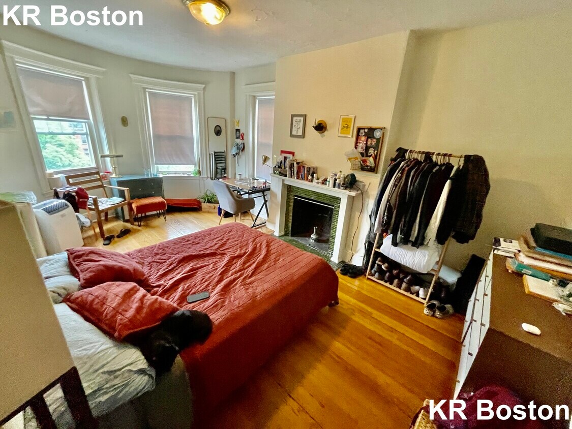 Building Photo - 1808 Beacon St