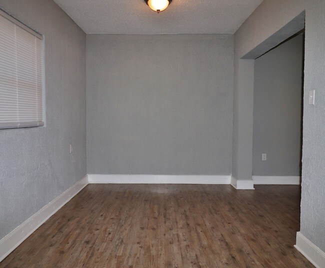 Building Photo - 1801 Forest Hills Rd