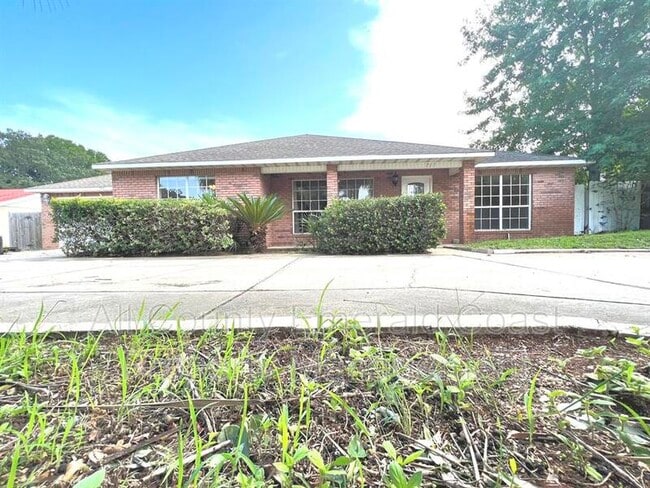 Building Photo - 717 Legion Dr