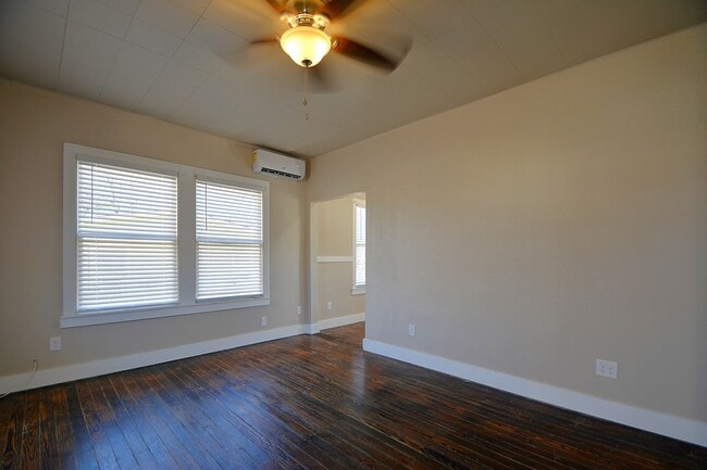 Building Photo - 309 Lowry St
