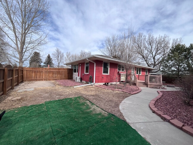 Building Photo - 302 E Hamilton St