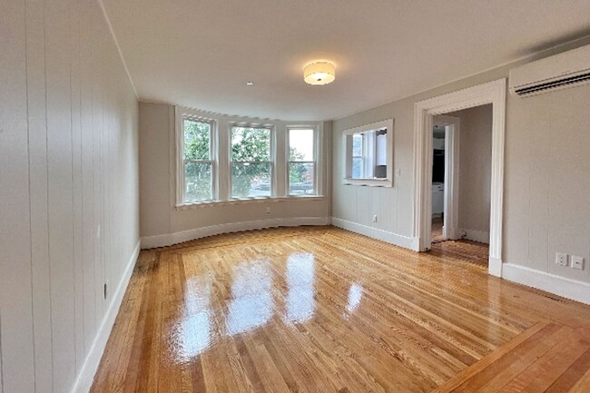 Building Photo - 9/1 Charming downtown Beverly 1BR w/laundr...