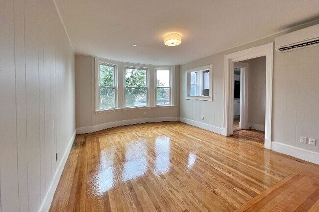 Foto del edificio - 9/1 Charming downtown Beverly 1BR w/laundr...