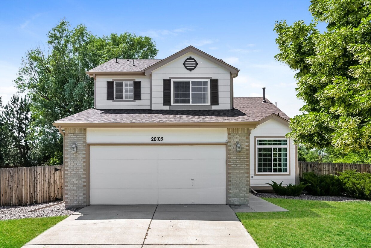 Primary Photo - Spacious 4 Bed/ 3.5 Bath Home with Finishe...