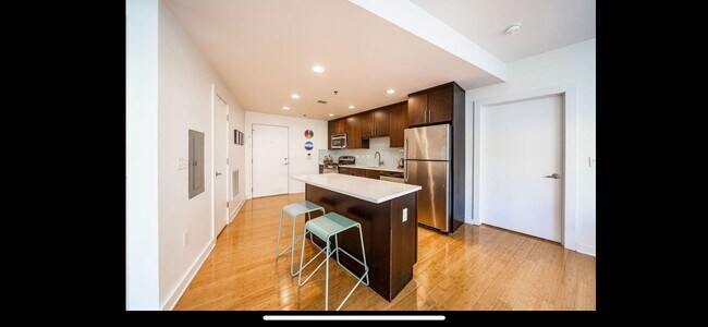 Building Photo - 517 Jackson St