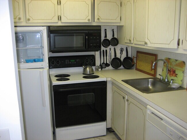 Foto del edificio - 102 Chatham E