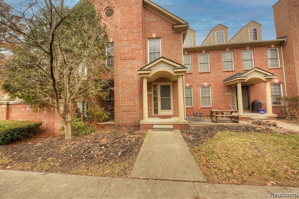 Foto principal - 137 Village Way