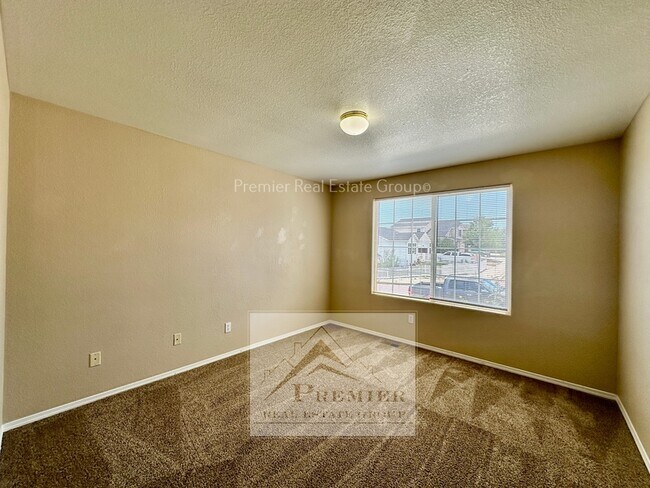 Building Photo - 1180 Legend Oak Dr