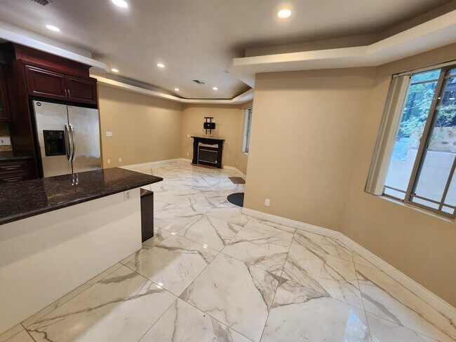 Building Photo - 11131 Sunshine Ter