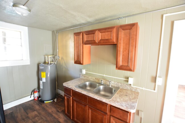 Building Photo - 915 E Palmetto St