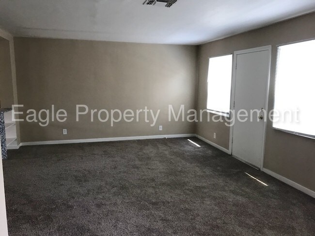 Building Photo - Cute 2BD 1BA In Colonial Heights