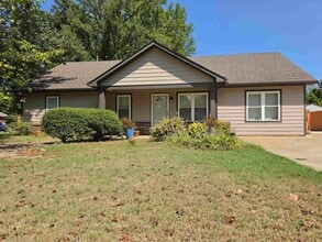 Building Photo - 162 Buford Rd W