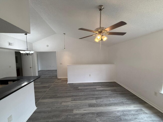 Building Photo - 433 Fountainhead Cir