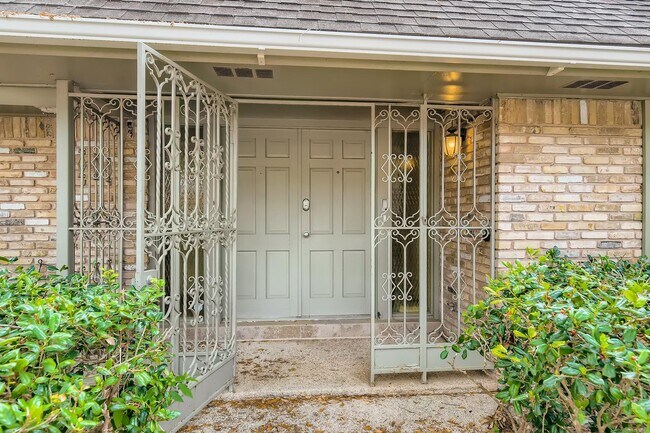 Foto del edificio - Gorgeous San Antonio home with large backy...