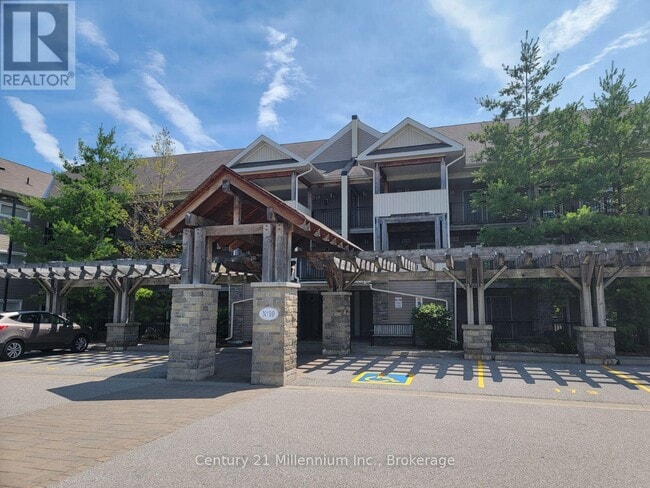 Building Photo - 10 Brandy Ln Dr