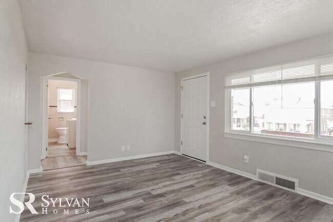 Building Photo - Carve Out a Great Life Here!