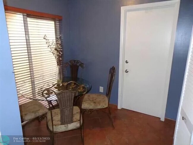 Foto del edificio - 7952 NW 7th Ct