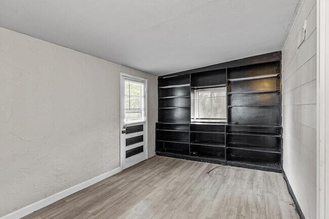 Building Photo - 1395 Bluebird Dr